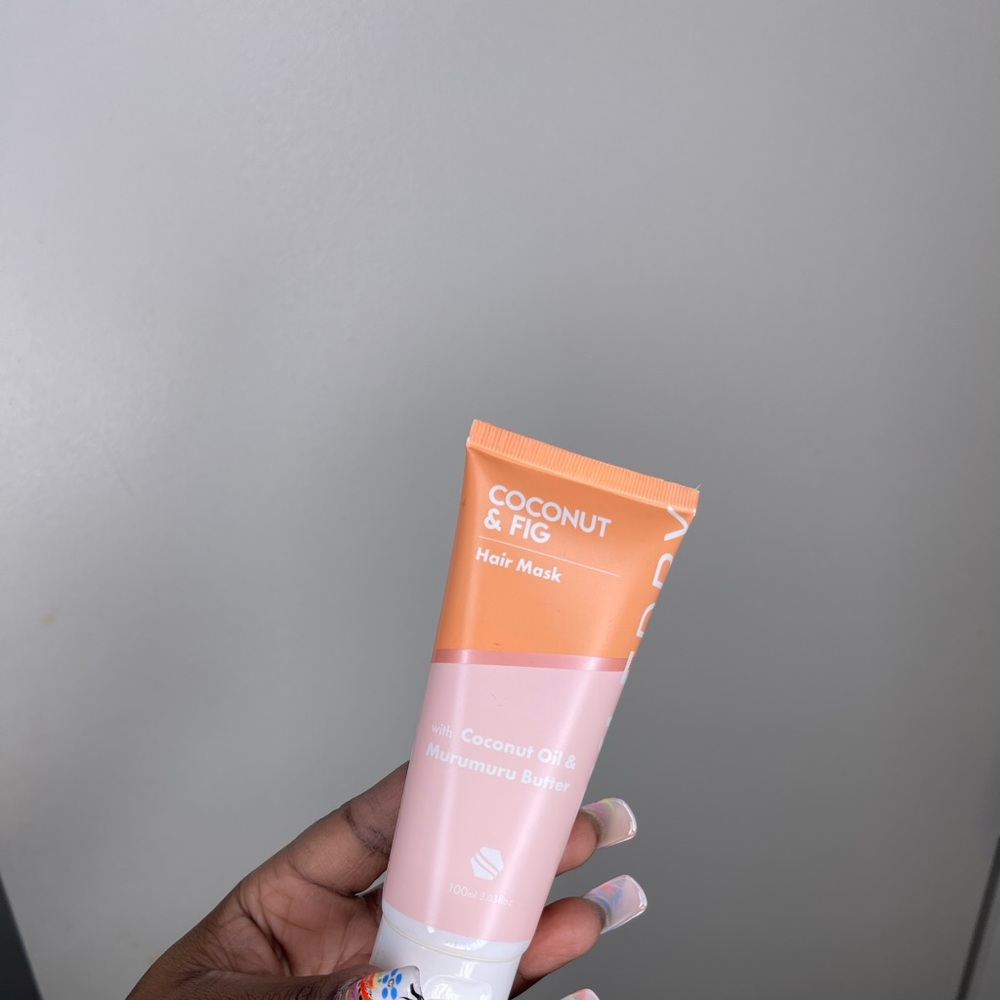 Coconut and fig hair mask.